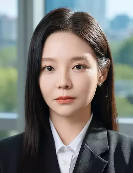 Confused About Phantom Lawyer Cast? & Plot & Full Explanation | 신이랑 법률사무소 4 Phantom Lawyer Cast2_1_2Han Na-hyun_played by Hwang Hyun-jung